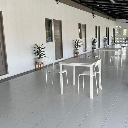 Juni House Chumphon Bed and Breakfast Exteriör bild