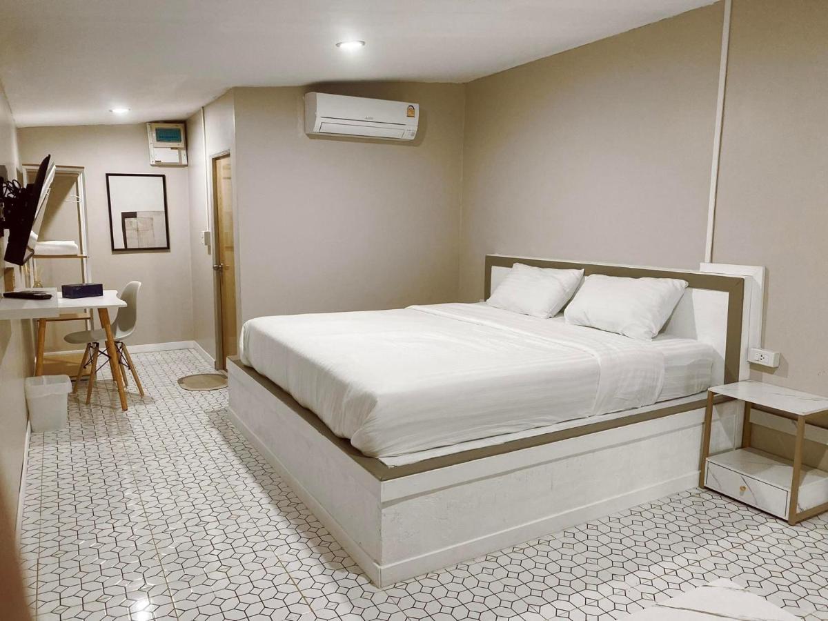 Juni House Chumphon Bed and Breakfast Exteriör bild