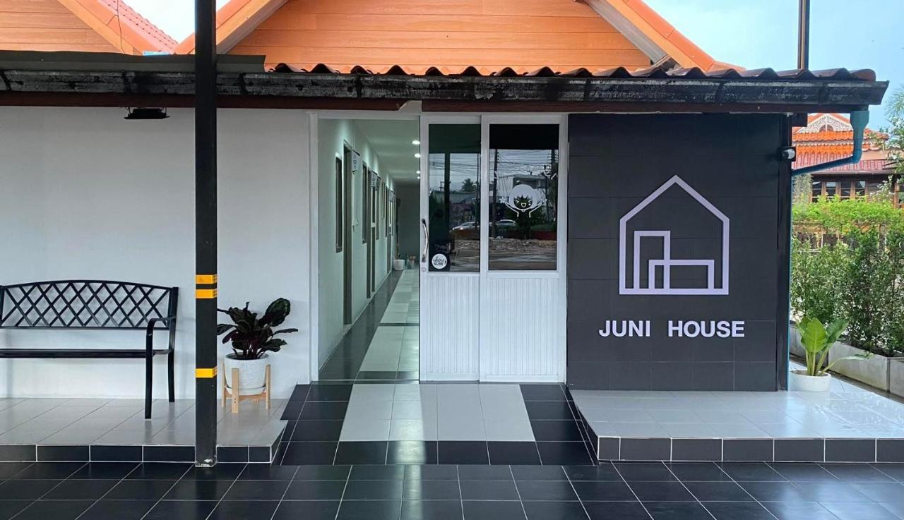 Juni House Chumphon Bed and Breakfast Exteriör bild