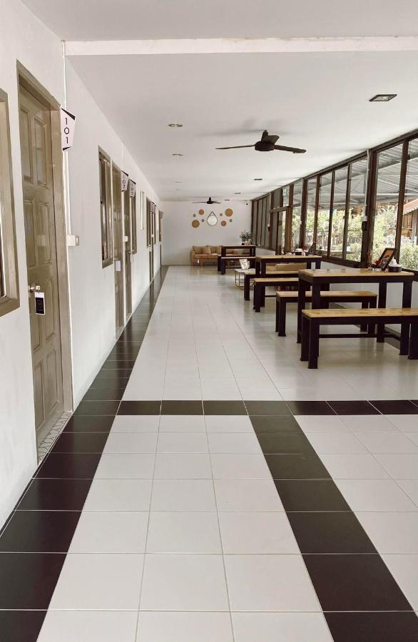 Juni House Chumphon Bed and Breakfast Exteriör bild