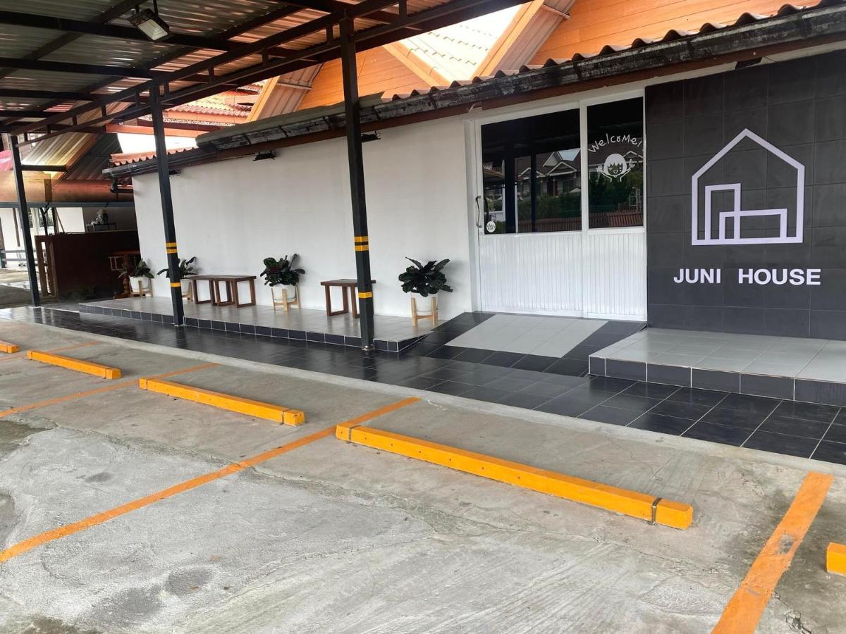 Juni House Chumphon Bed and Breakfast Exteriör bild