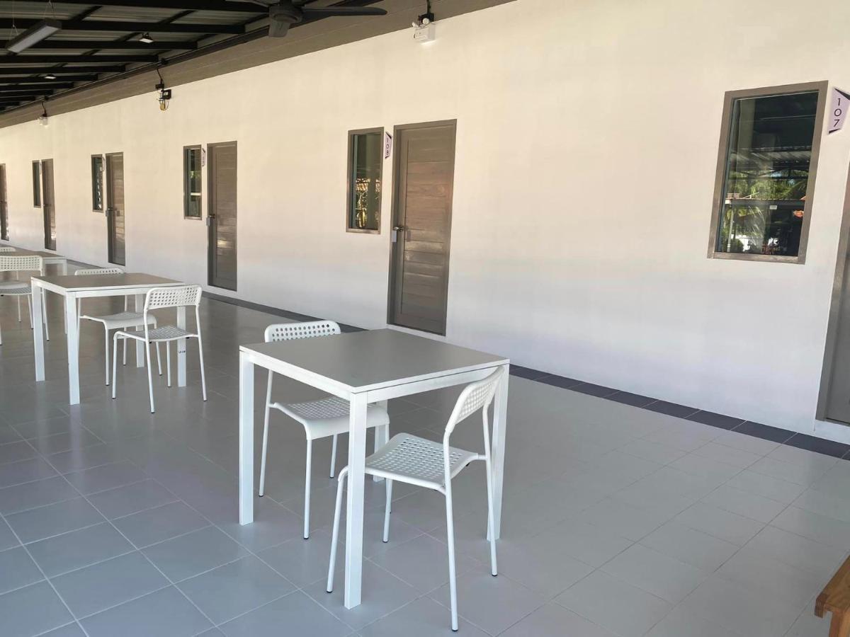 Juni House Chumphon Bed and Breakfast Exteriör bild
