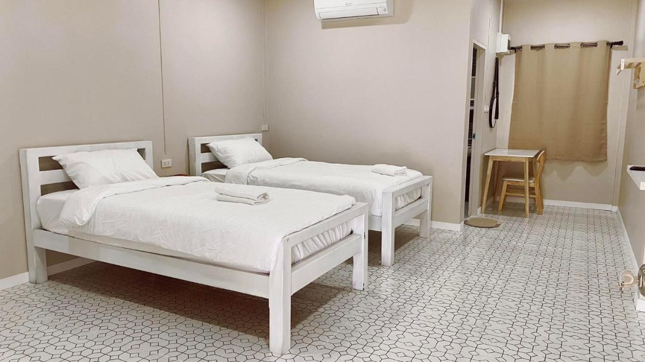 Juni House Chumphon Bed and Breakfast Exteriör bild