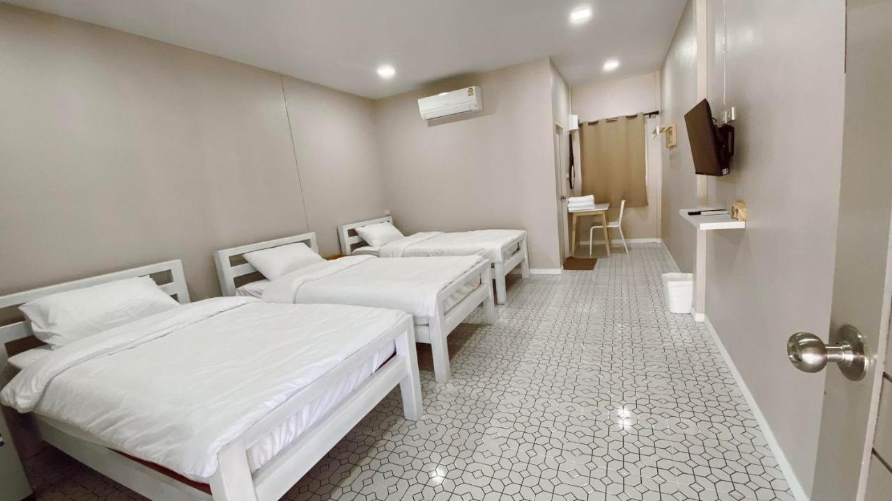 Juni House Chumphon Bed and Breakfast Exteriör bild