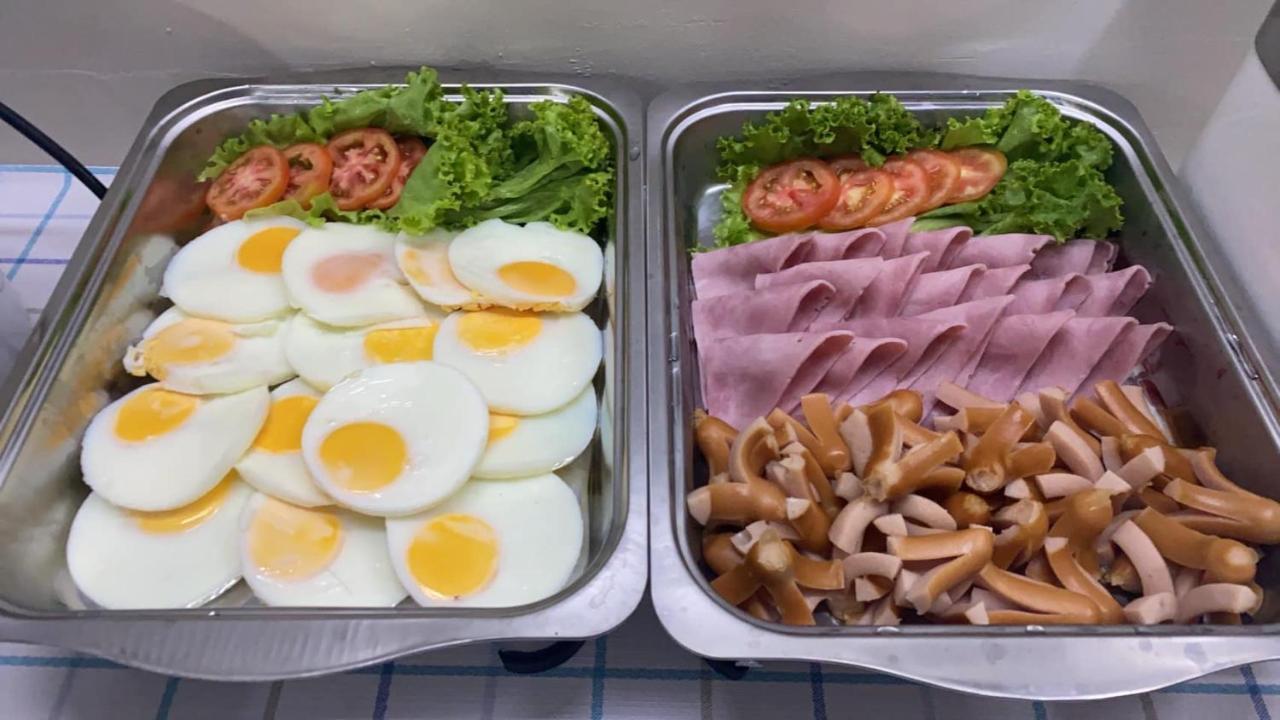 Juni House Chumphon Bed and Breakfast Exteriör bild