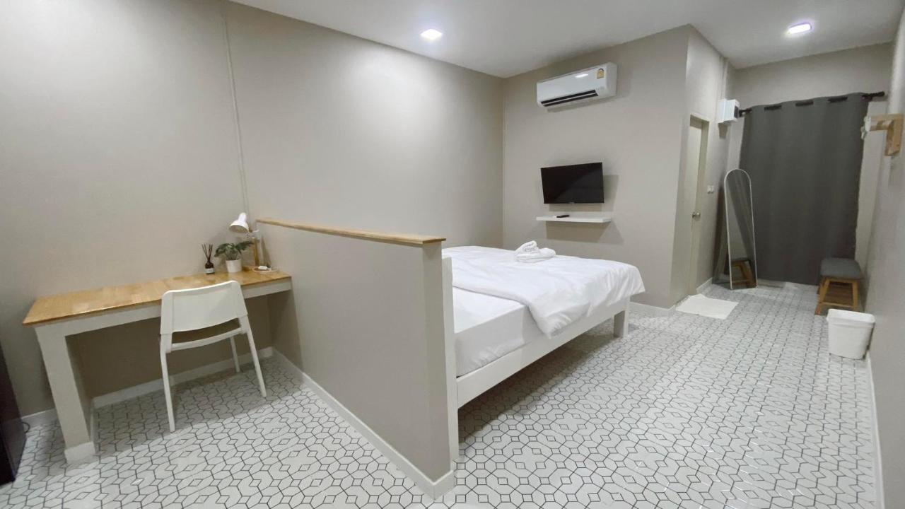 Juni House Chumphon Bed and Breakfast Exteriör bild