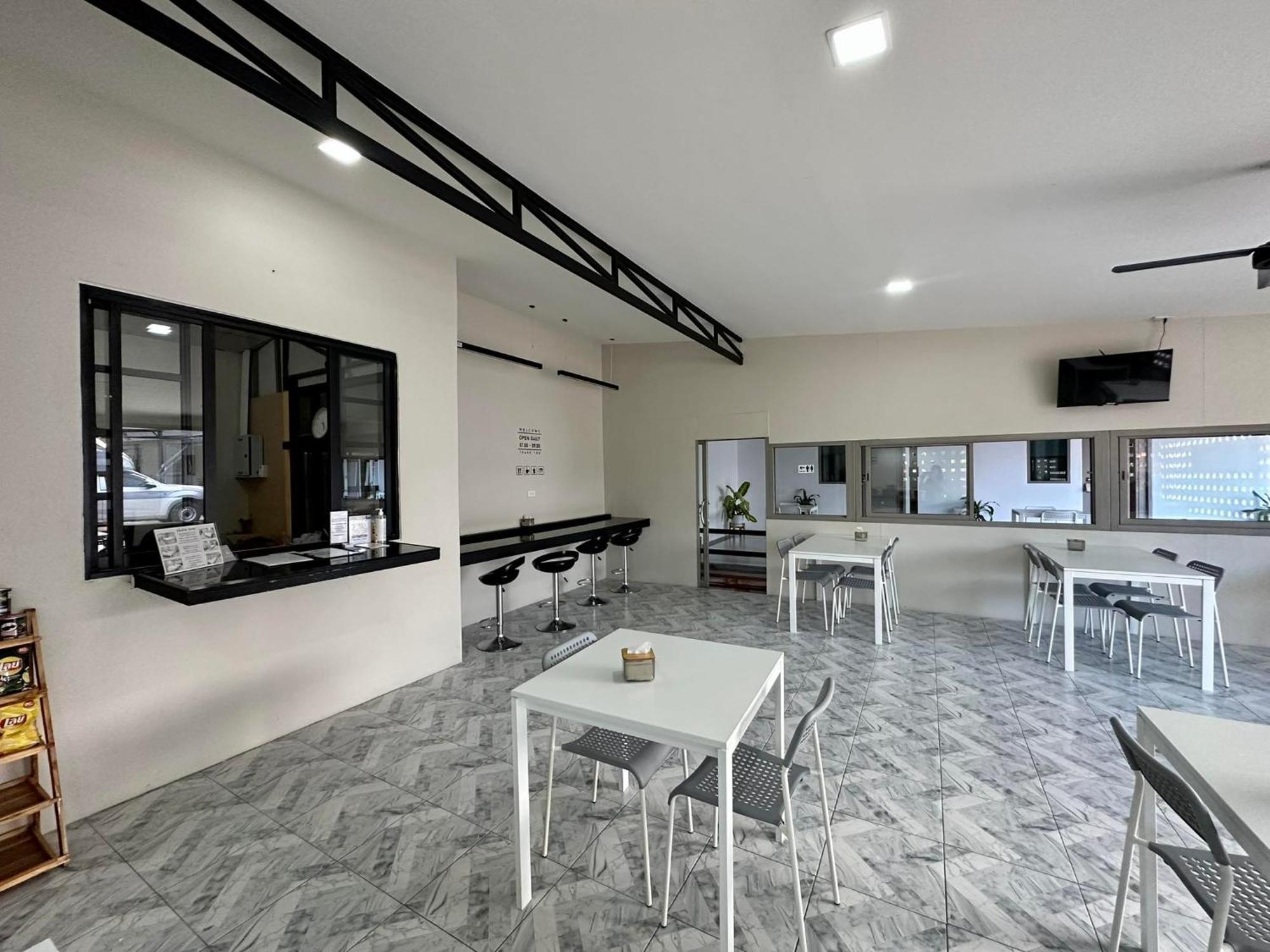 Juni House Chumphon Bed and Breakfast Exteriör bild