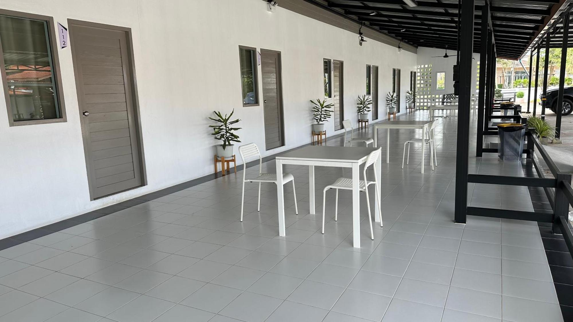 Juni House Chumphon Bed and Breakfast Exteriör bild